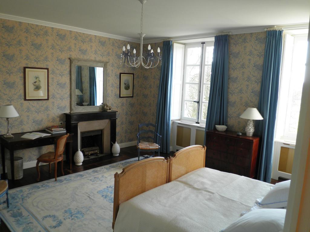 Chateau De La Marronniere Bed & Breakfast Aizenay Room photo